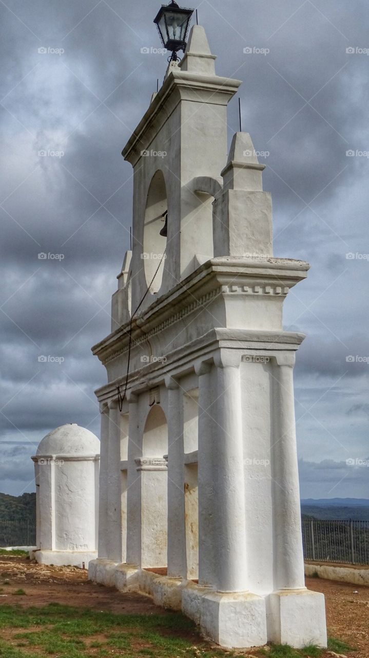 Monument un cloudy day