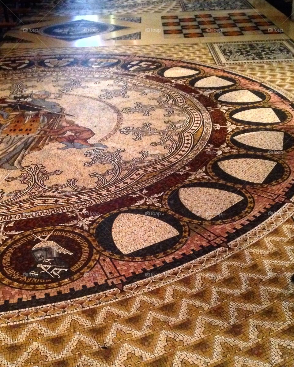 The floors of the Cologne cathedral in Germany feature tens of thousands of tiny tiles, all laid by hand. 