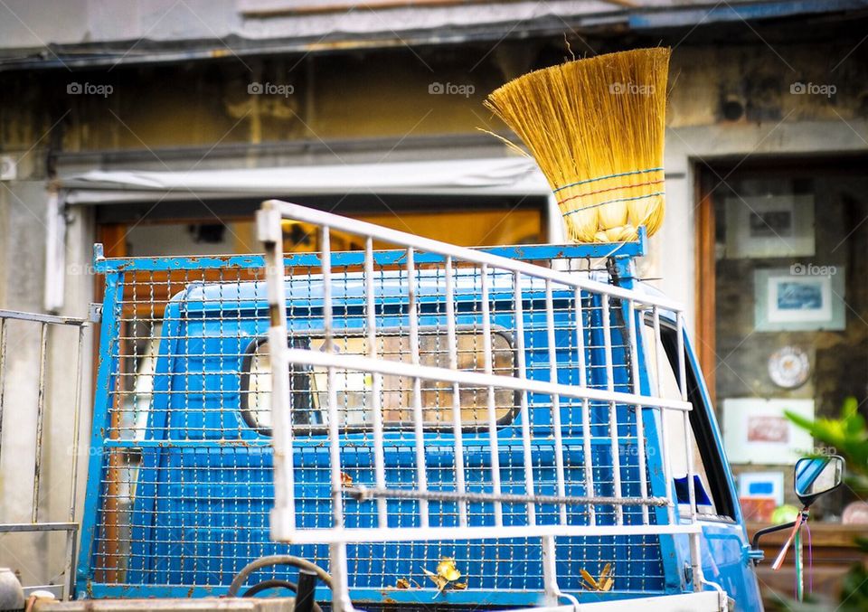 broom wagon in Cortona
