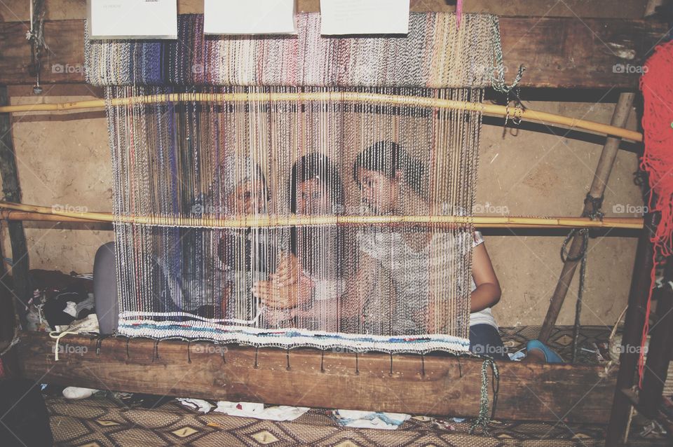 Learning how to weave in Morocco