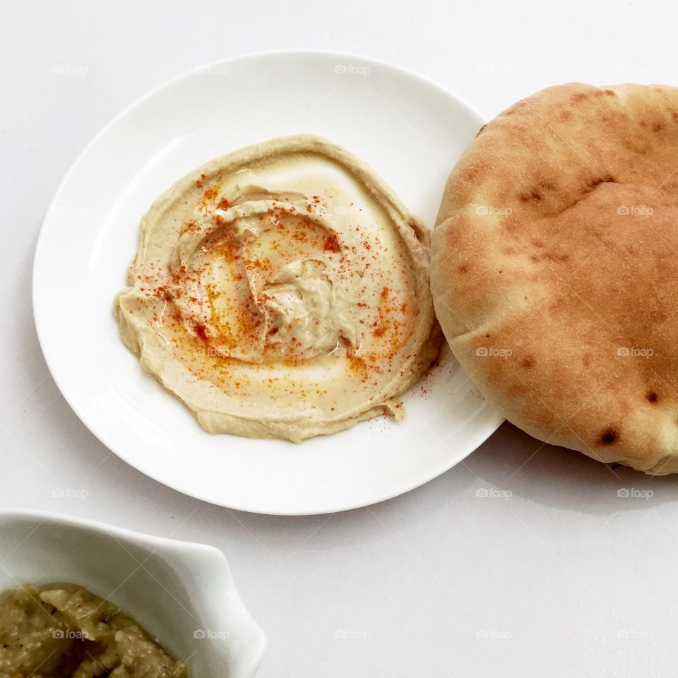 Hummus and pita 