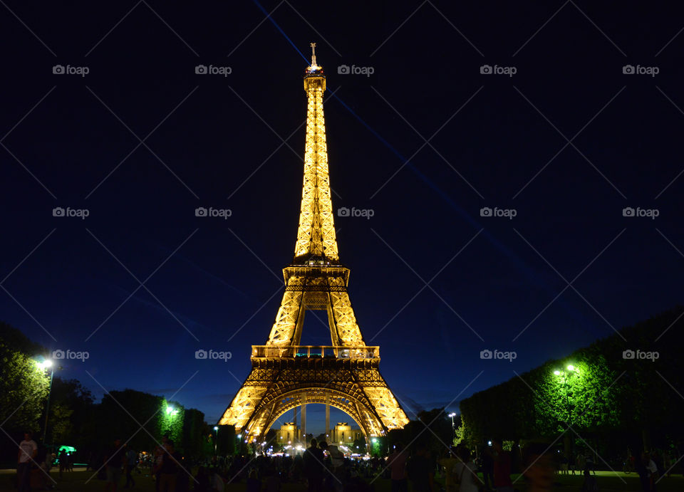 The Eiffel towel illuminated at night