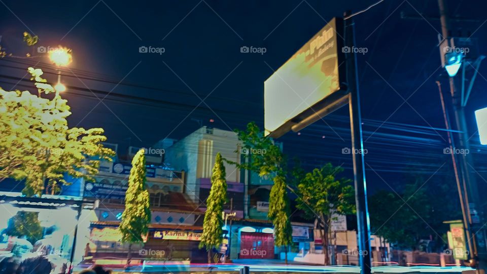 Defocused abstract background of city
street at night with street lamp lighting.
Blurred cityscape,Lighting
night at tourist attraction colorful.