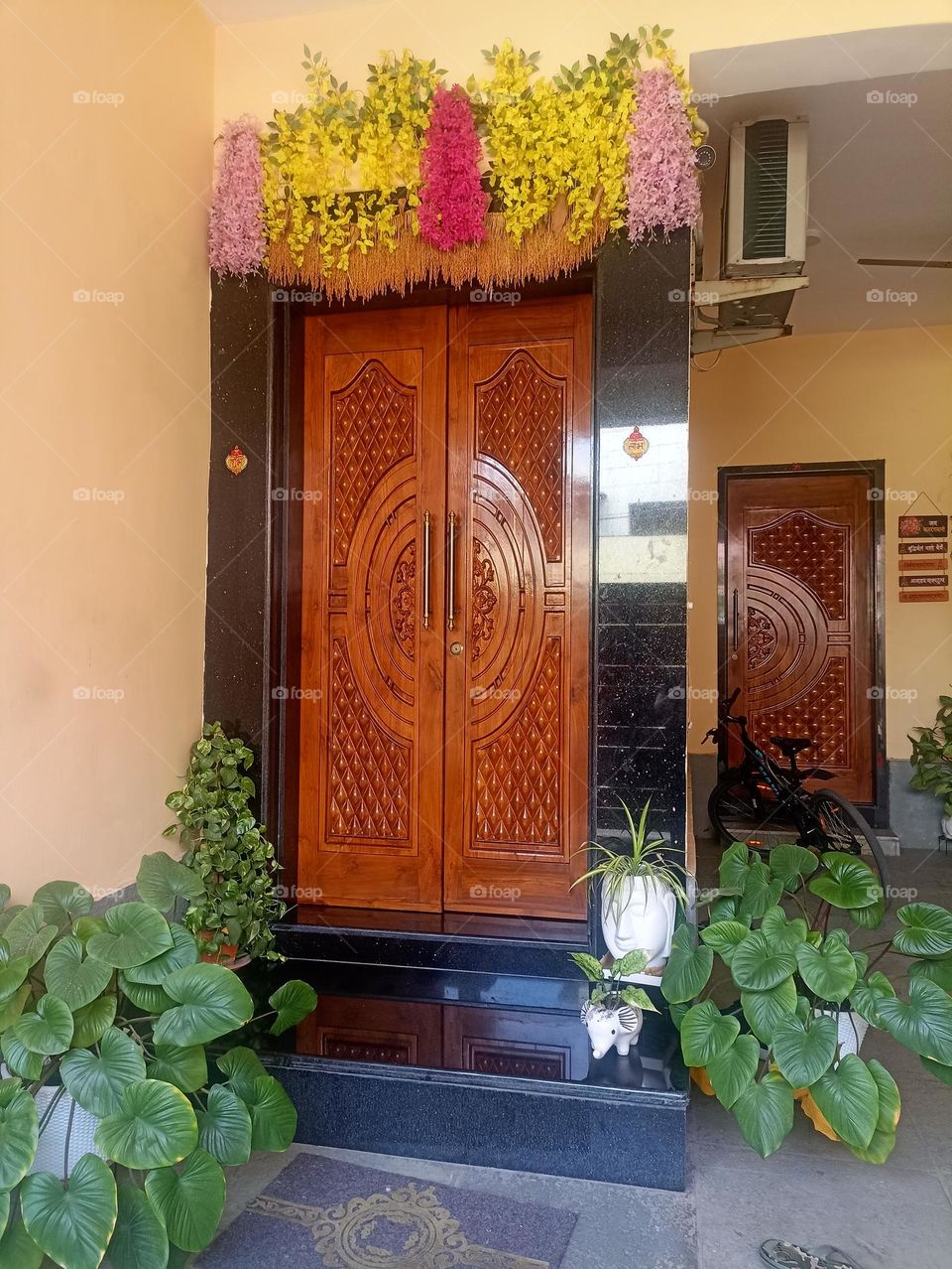 To enter in my house is to feel positive vibes all around with music and rhythm that will make your mood calm and pleasant. so i welcome you with full dedication with my heart full and lovely family.