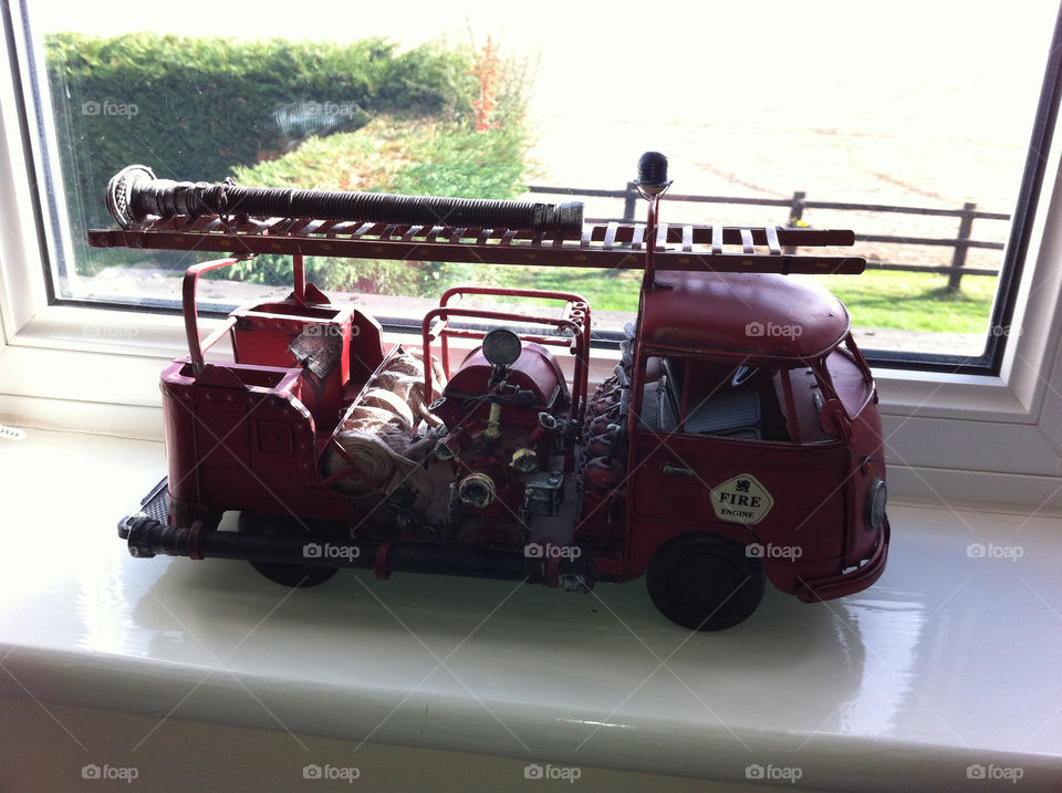 red united kingdom fire engine by starship