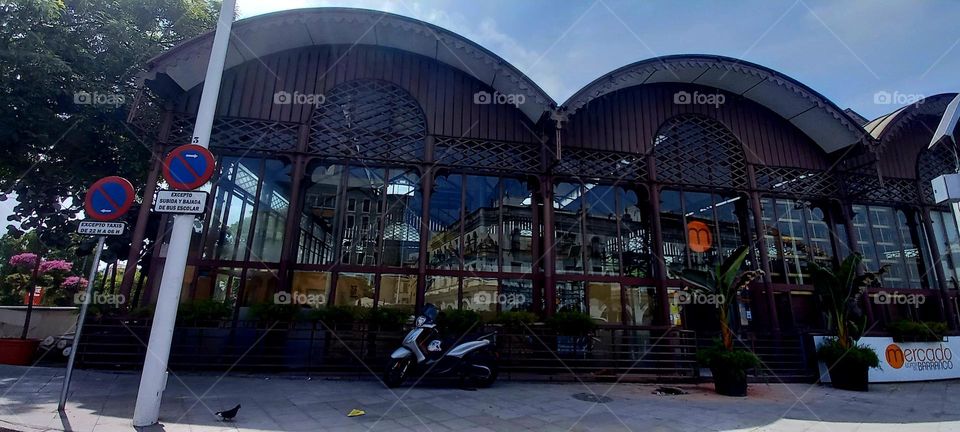 Mercado y vida al atardecer