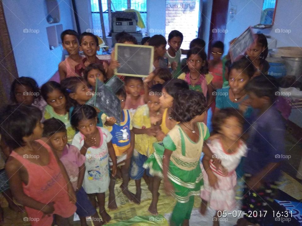 Children of a poor family of a state in India have these people who are destitute for education. Pray for these children.