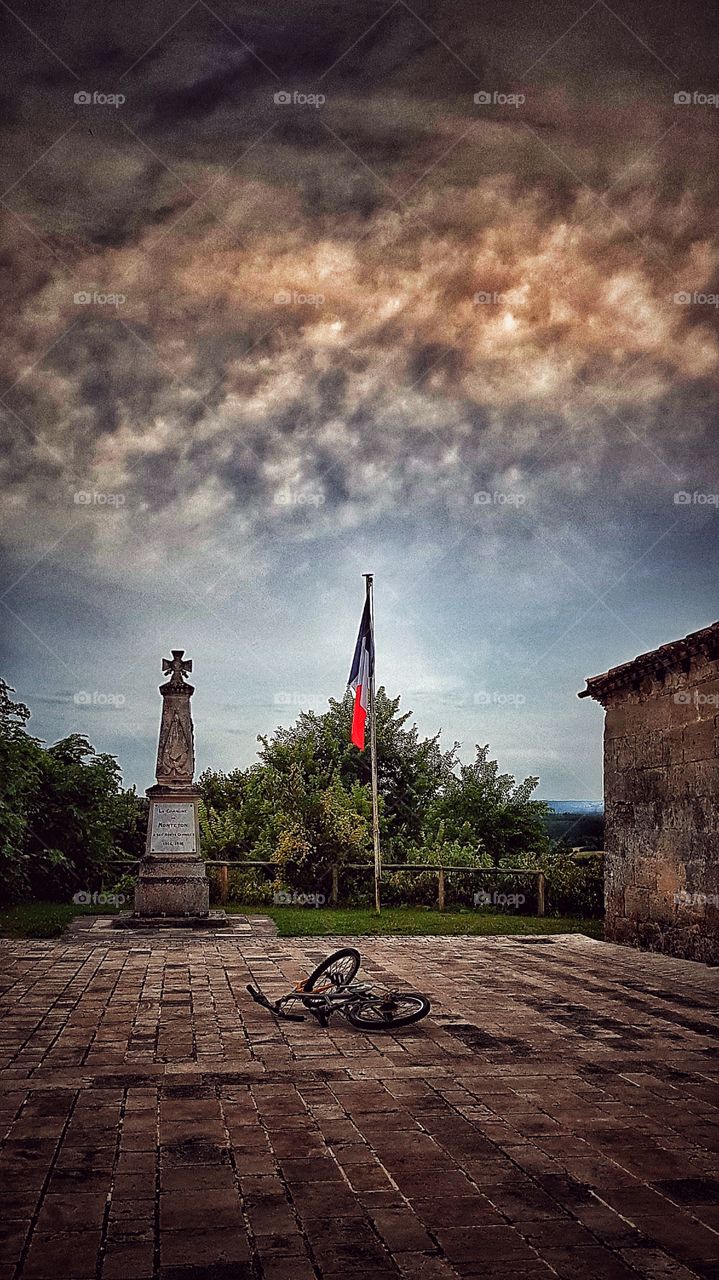 Ode to a dead French bicycle