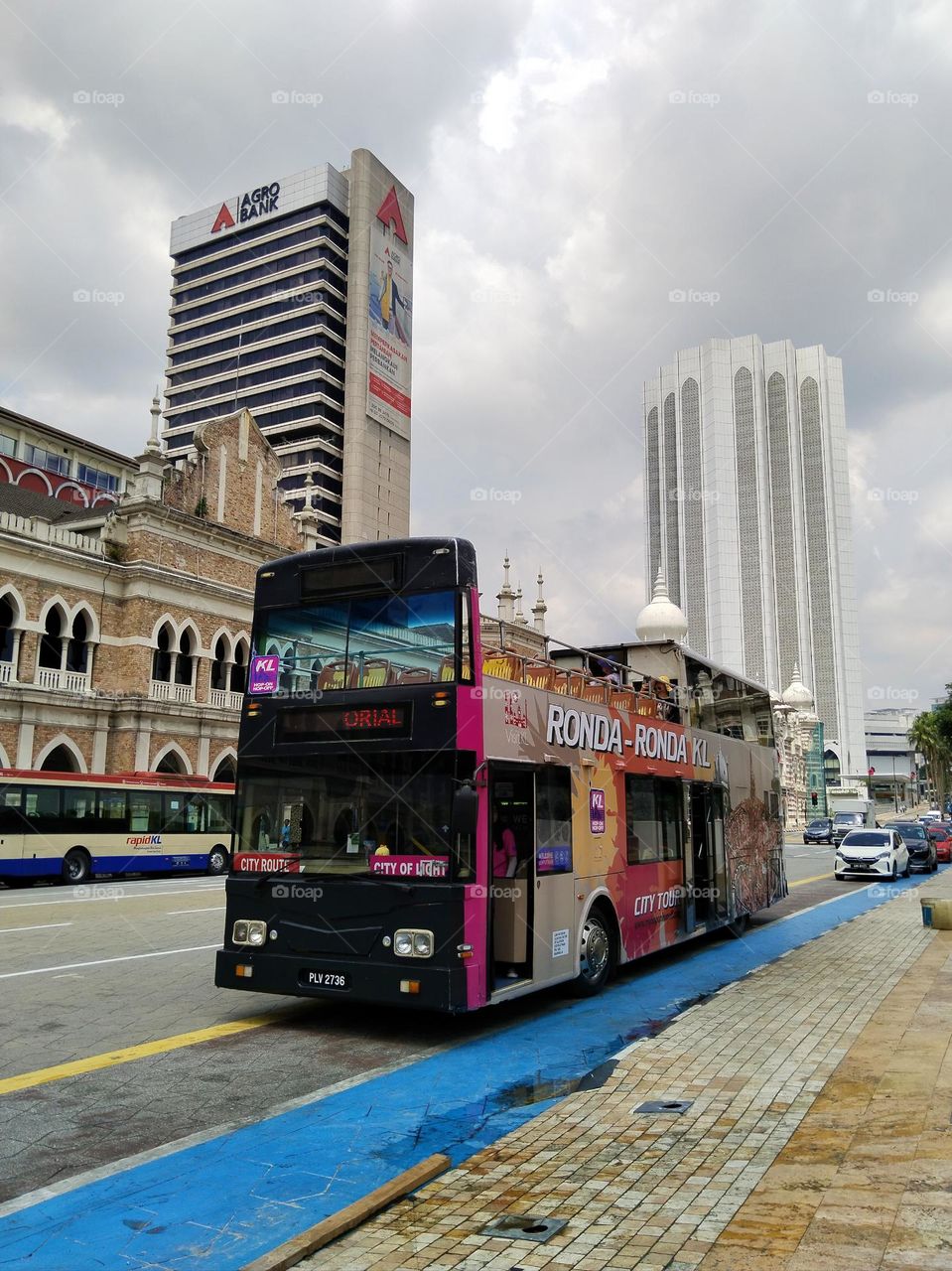 KL hip-hop bus.