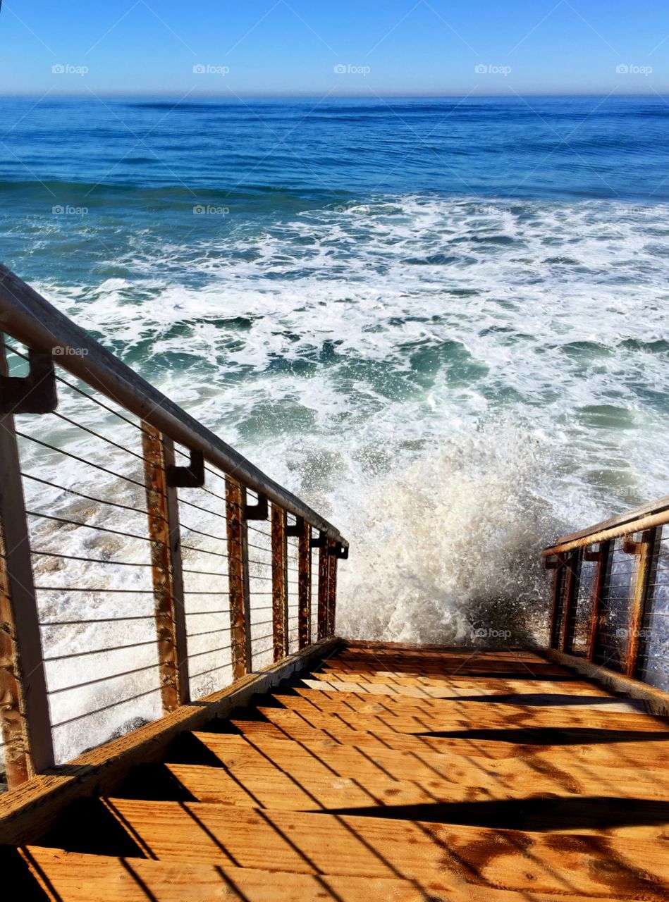 Unique Breaking Wave on Stairs