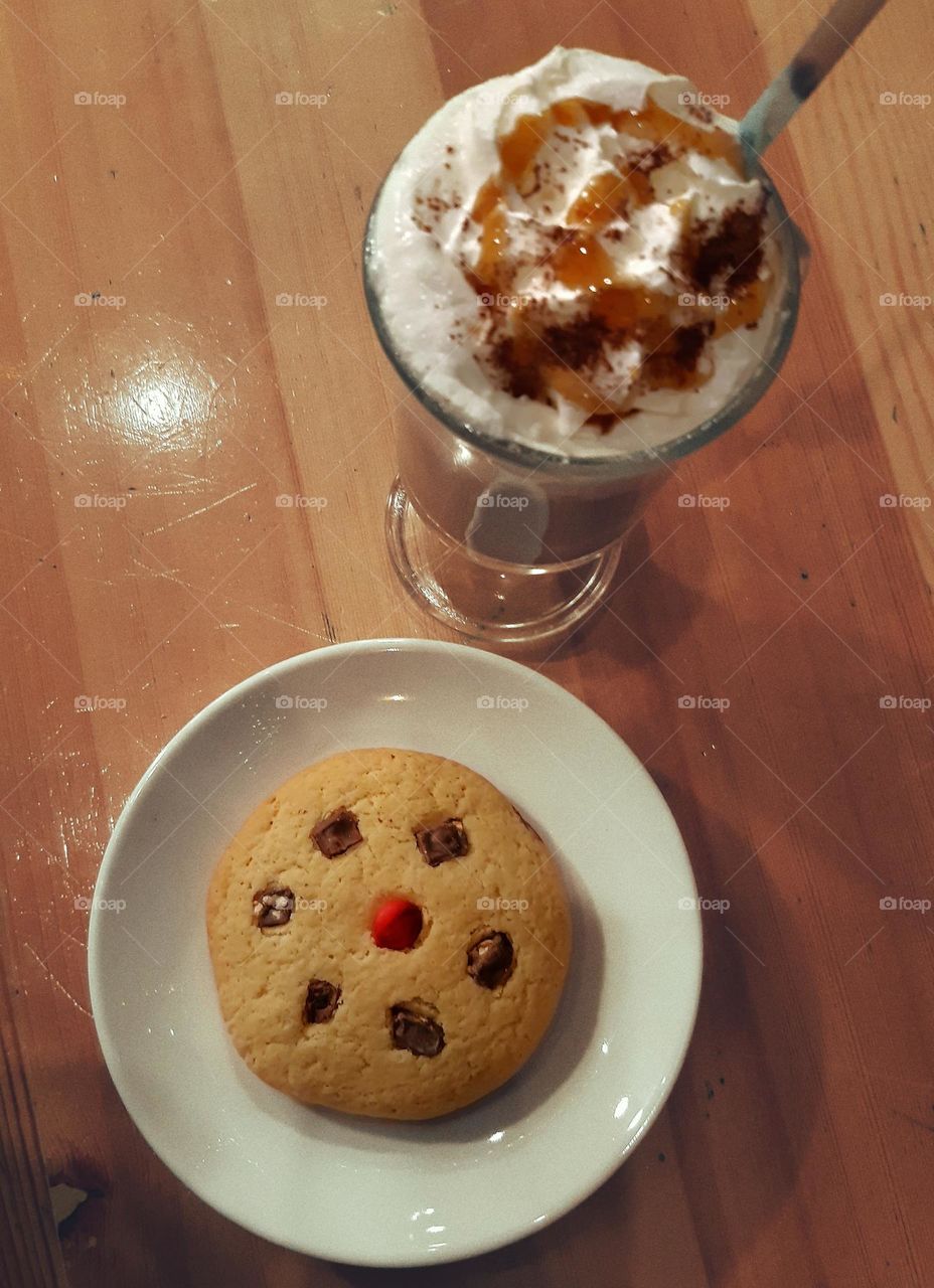 Kinda wanna name this cookie "Rudolph" 🦌🔴