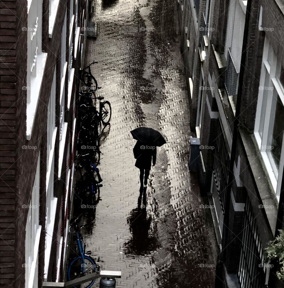 Rainy Alleyway 