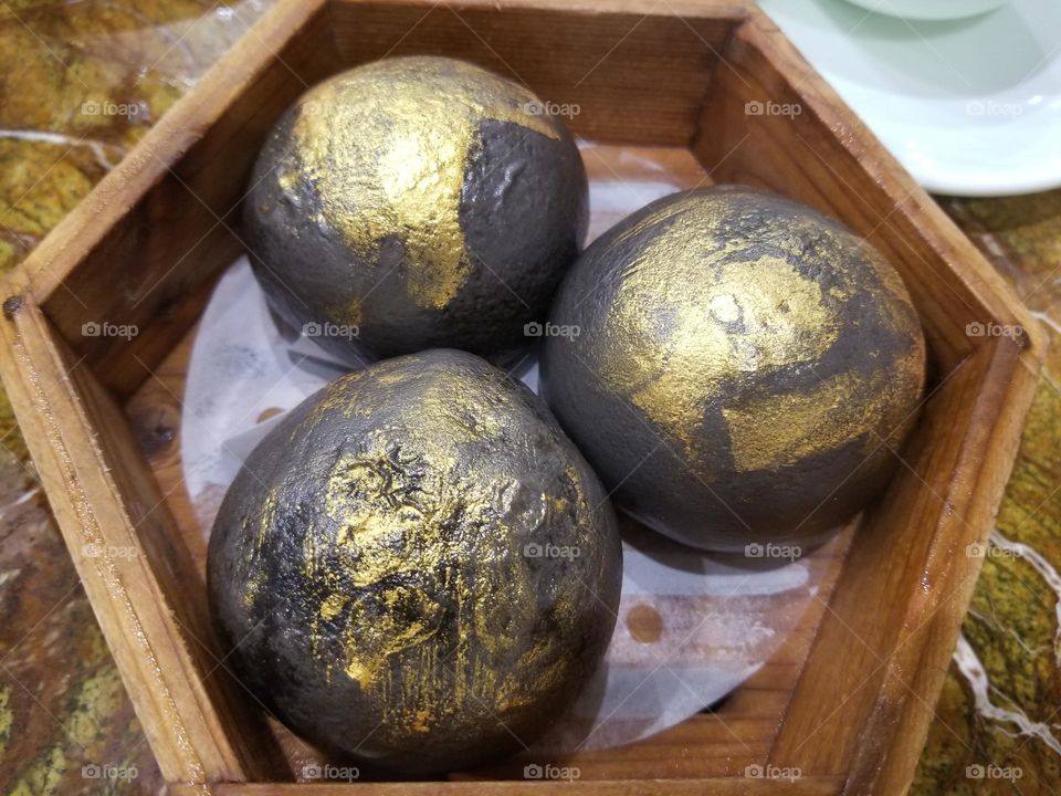 Puff Pastries with Molten Custard