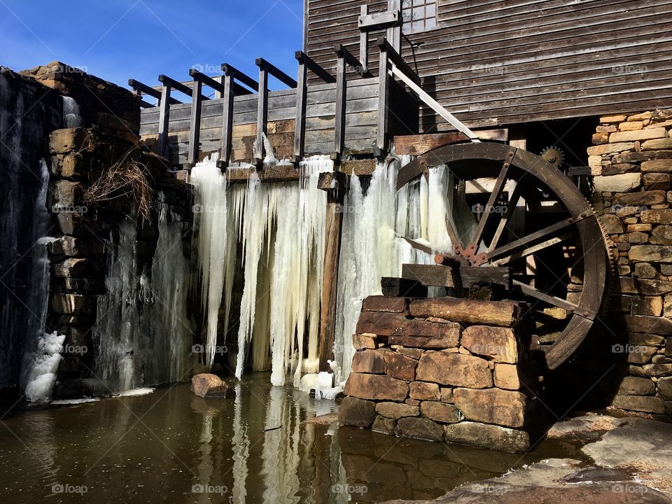 Far-reaching icicles at the mil