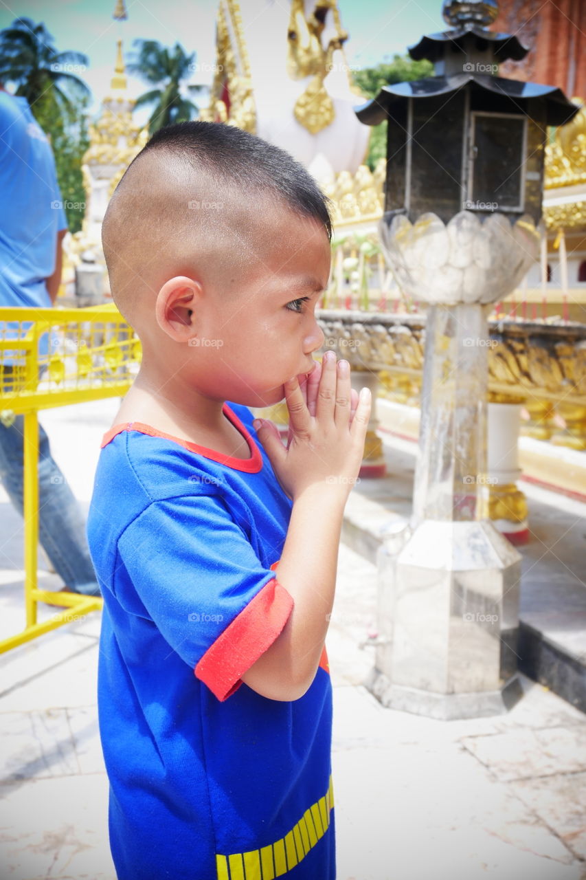 Little boy with faith