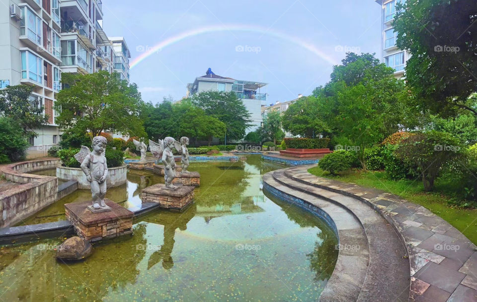 There is nothing more beautiful in the world of natural wonders than a colourful rainbow.