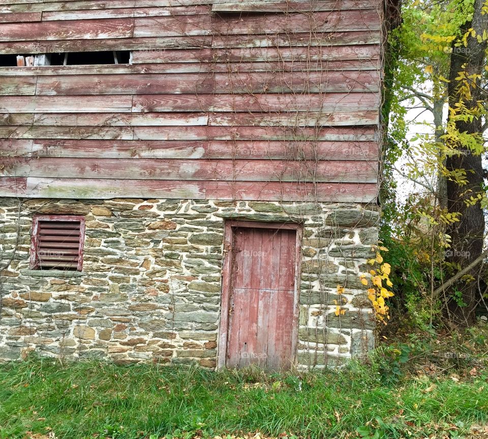 Old barn in fall