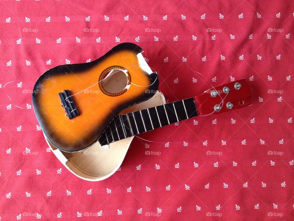 broken guitar