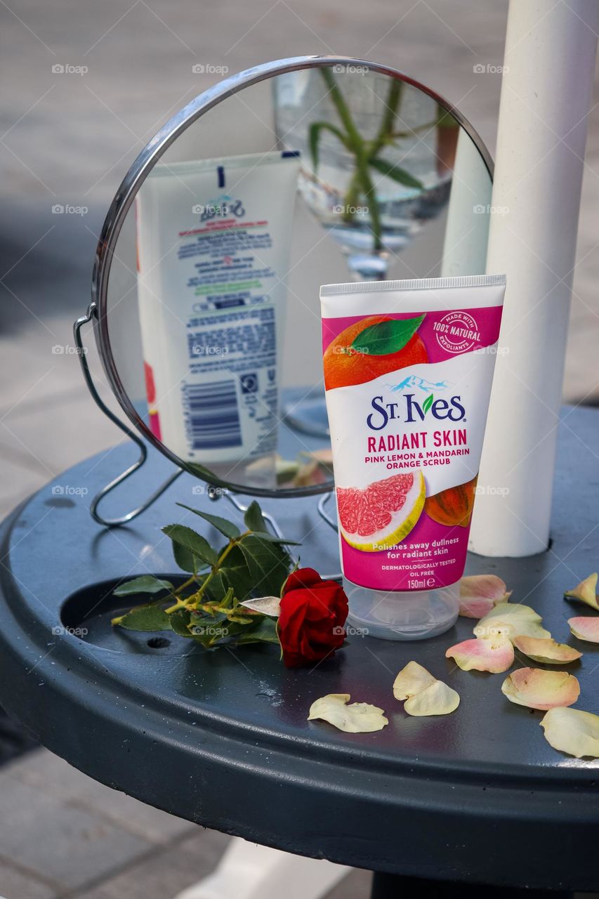 St.ives- radiant skin,  pink lemon and mandarine orange scrub