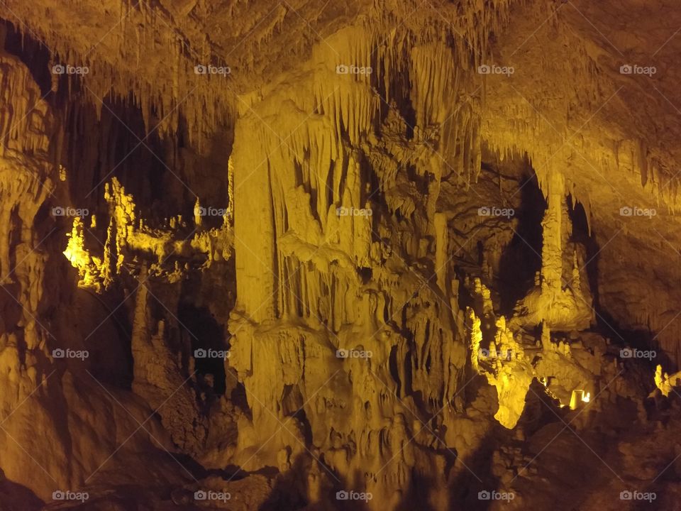 discover the cave in ioannina