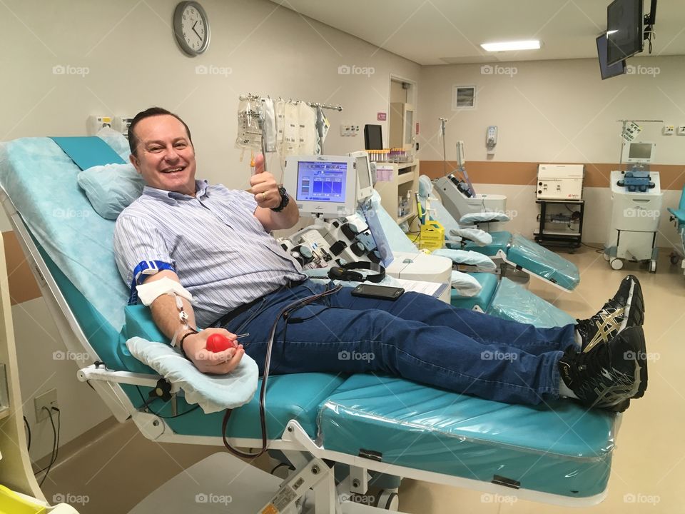 SOLIDARIEDADE -
Hoje é dia de doar Sangue e Plaquetas. 
Seja um voluntário, Doe hemoderivados! A vida agradece.

SOLIDARITY -
Today is the day to donate blood and platelets.
Be a volunteer, Donate blood products! Life thanks you.