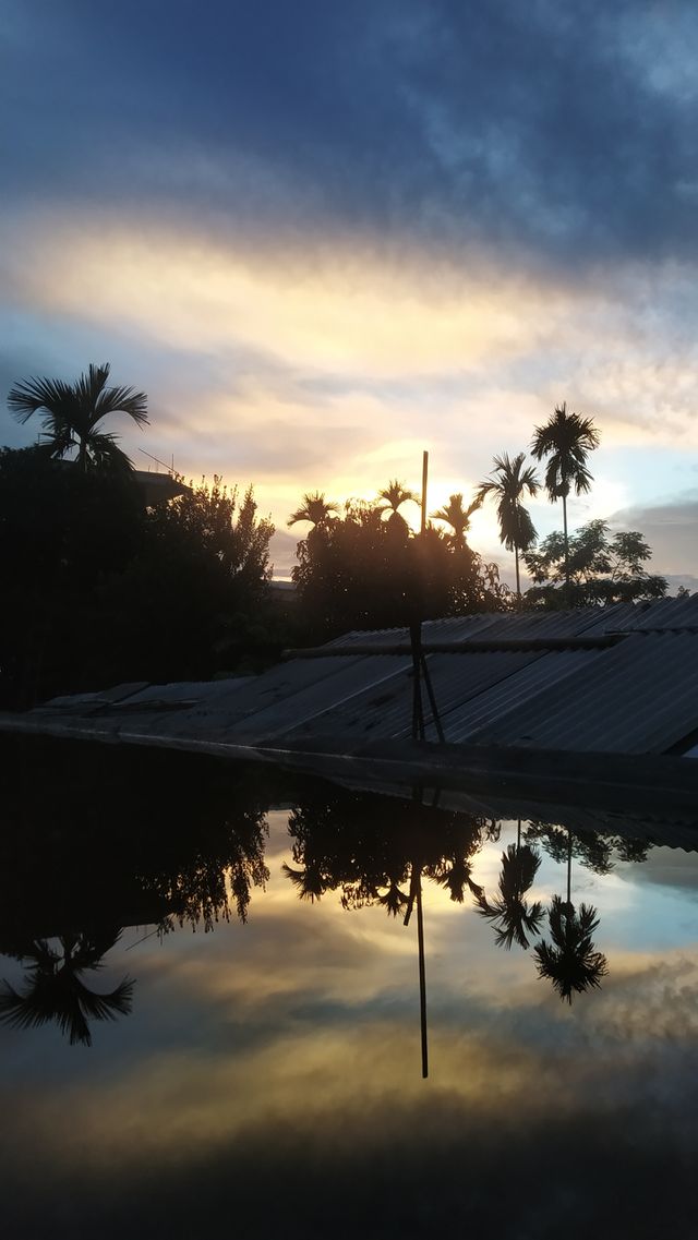 photo of a beautiful evening skies reflection