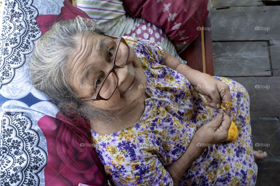 Surpise my Mom while doing her hobby