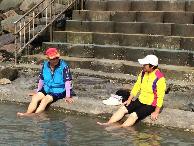One old couple, very relax 