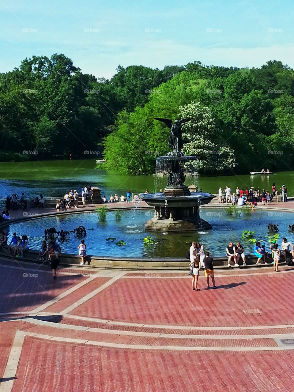 new York city sculpture. This is a picture of a beautiful water 💦 fountain that I saw in New York city while visiting there on vacation