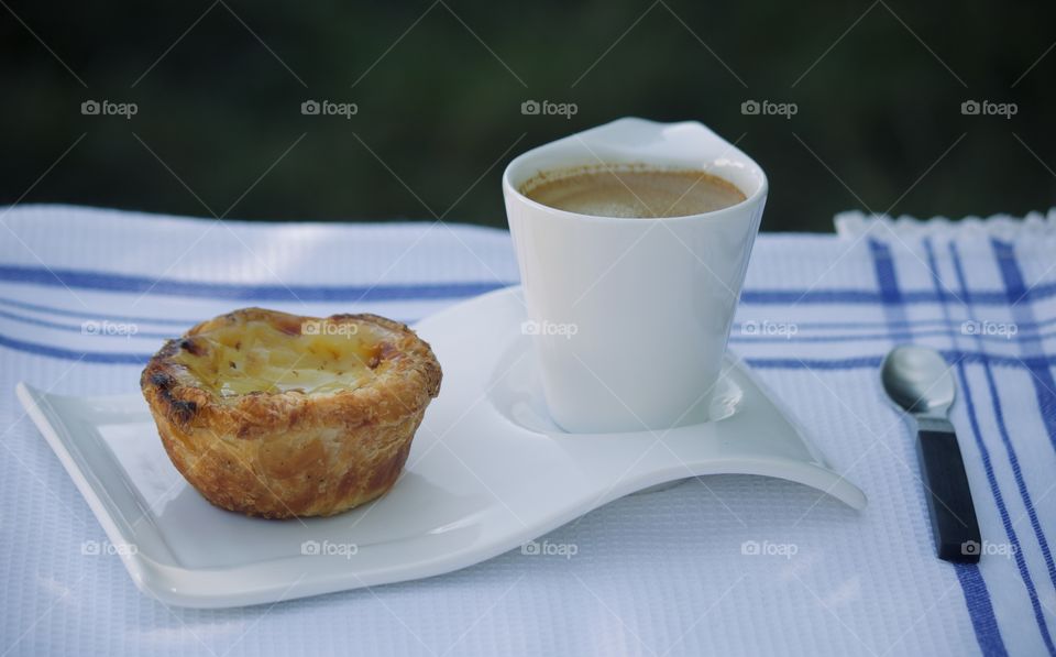 Pastel de nata with espresso 