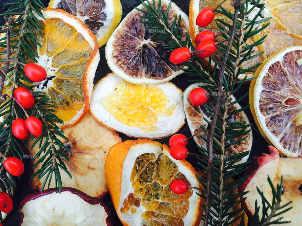 Christmas spirit:Dried oranges, cinnamon and dried apples