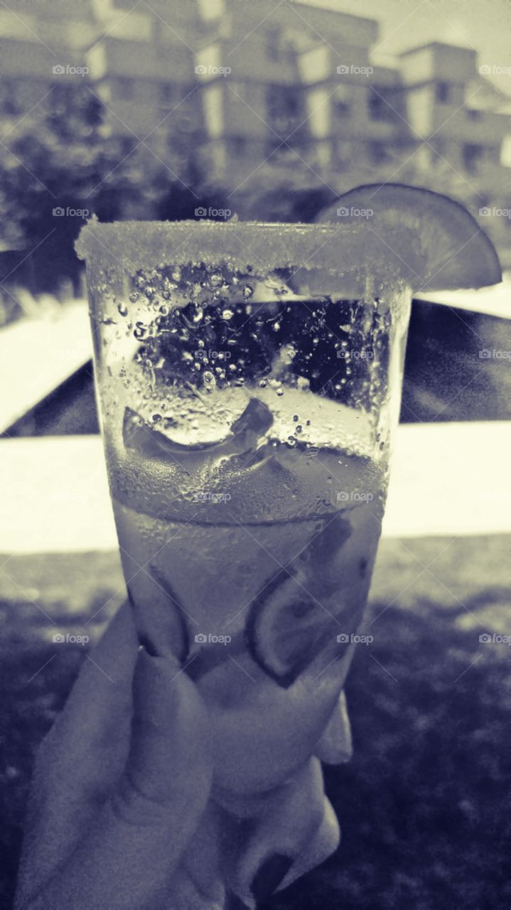 Interesting but, did u know that if you put caipirinha in black and white it can look like any other drink ☝ i guess you cant do the same with coca cola 😅