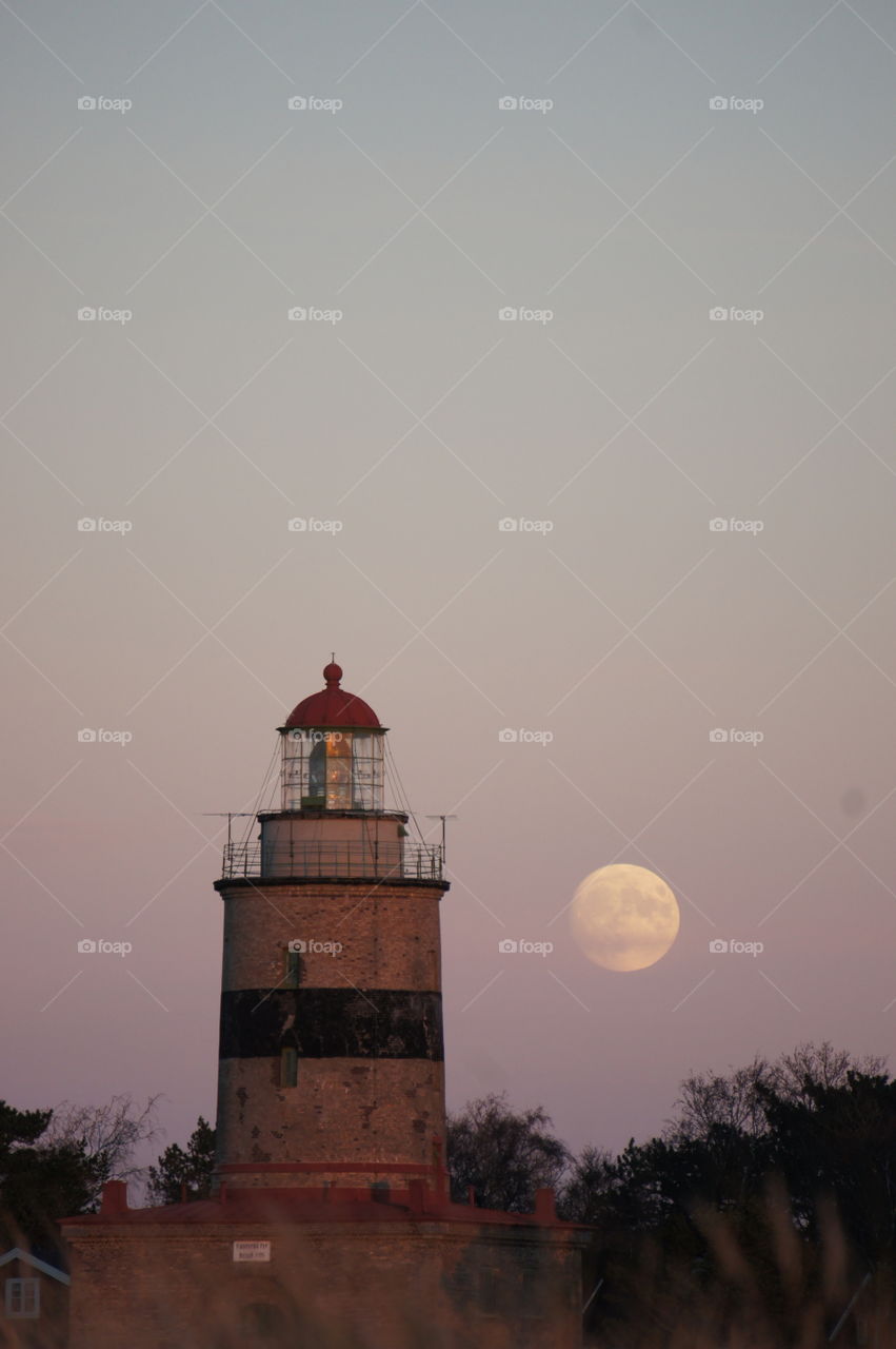 Fullmoon by the lighthouse