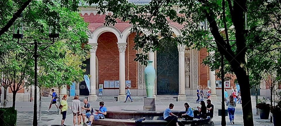 Yet another traditional historical site from the great city of „Munich“ or „München“, the former capitol of the state of „Bavaria“ that was once its own country with its own monarchy. 2022. Hypnotic Productions