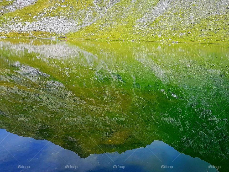 mountain reflected in Balea lake