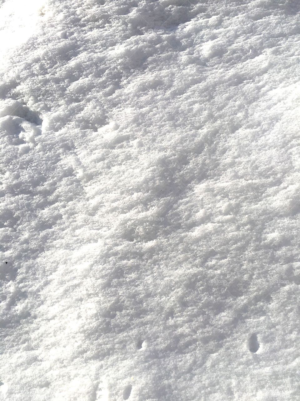 white snow on a sunny day