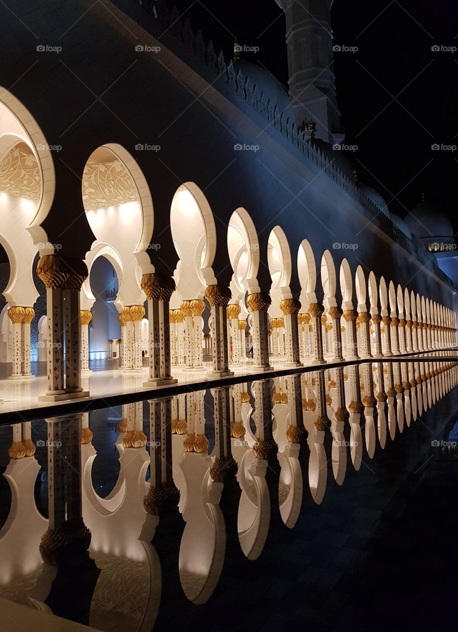 Grand Mosque - Abu Dhabi . Sheikh Zayed bin Sultan Al Nahyan the father of the United Arab Emirates.