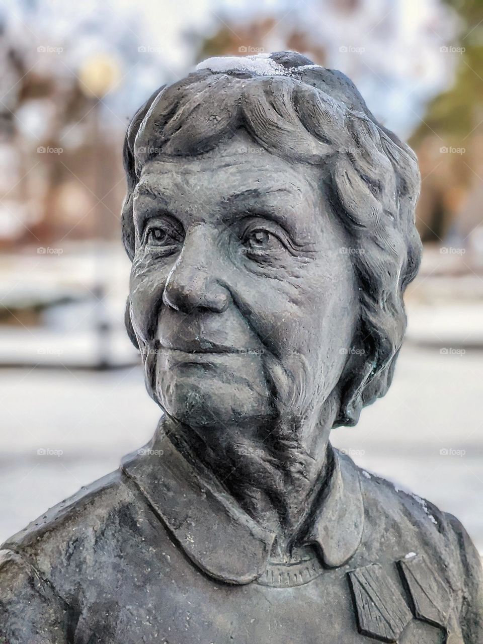 portrait of a monument to a woman veteran of the second world war