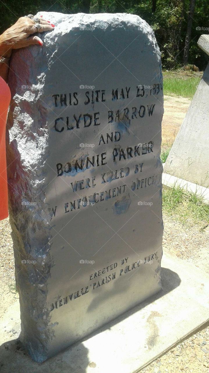 Bonnie and Clyde ambush monument