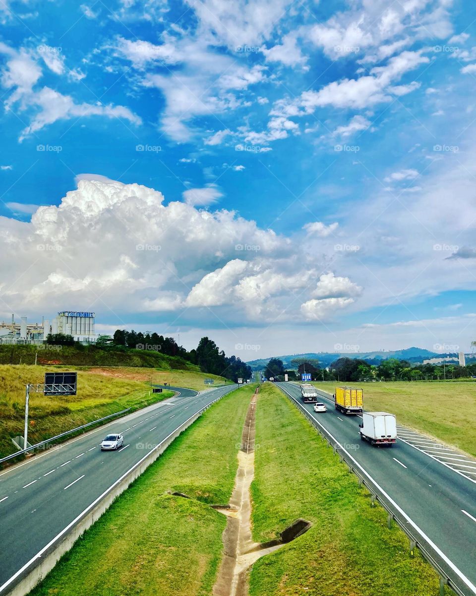 Como Forrest Gump, vou andando pelo Interior. Aqui: #Itatiba.
A #Rodovia, por enquanto, está livre. 
📸
#FOTOGRAFIAéNOSSOhobby
#sky #céu #natureza #horizonte #fotografia #paisagem #landscapes #inspiração #estrada #mobgrafia #XôStress #nuvens #clouds