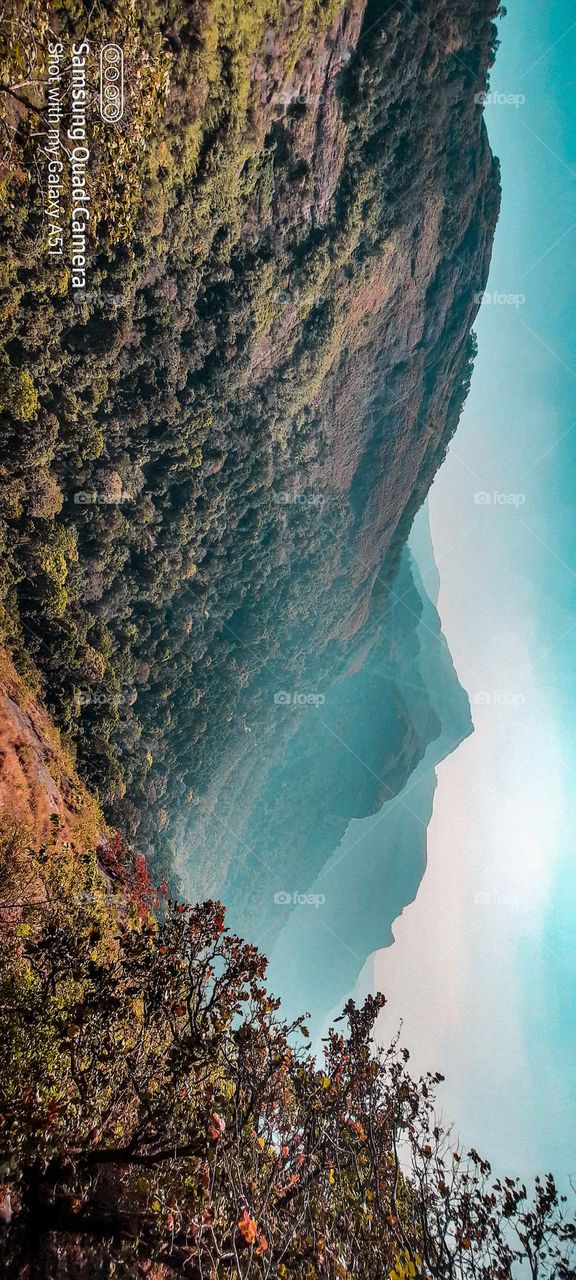 Mountain's at its atmost beauty @Nelliyampathy