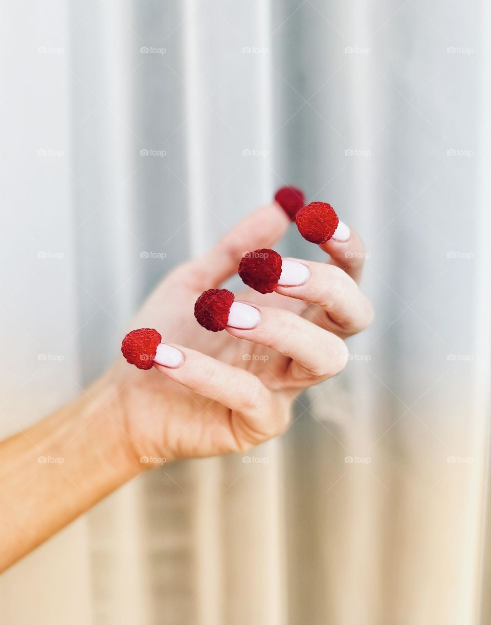 Raspberry rings—nature’s playful jewelry! 😋