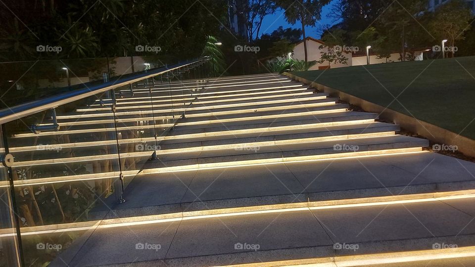 degraus iluminados
