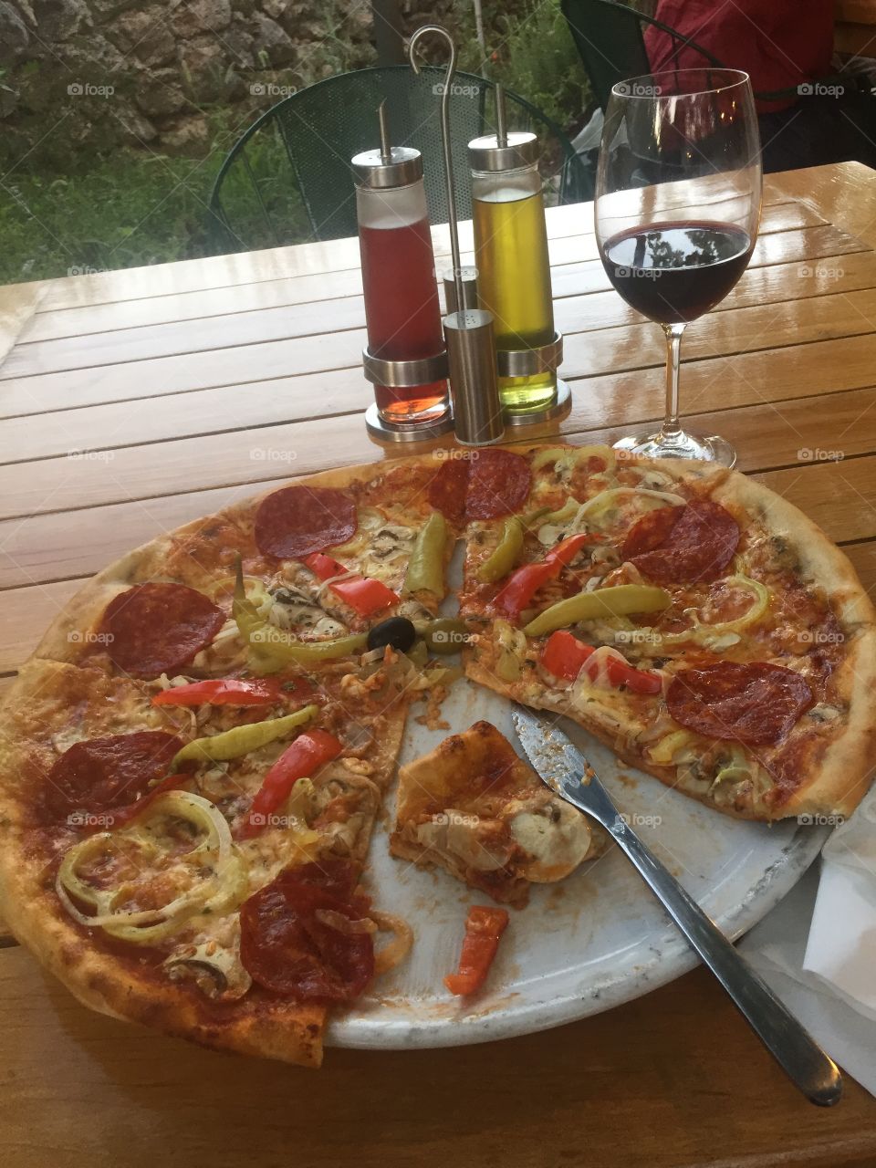 Dalmatian pizza And wine