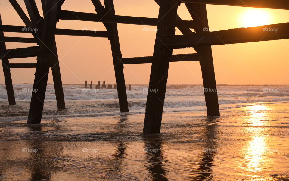 Sunrise under the pier