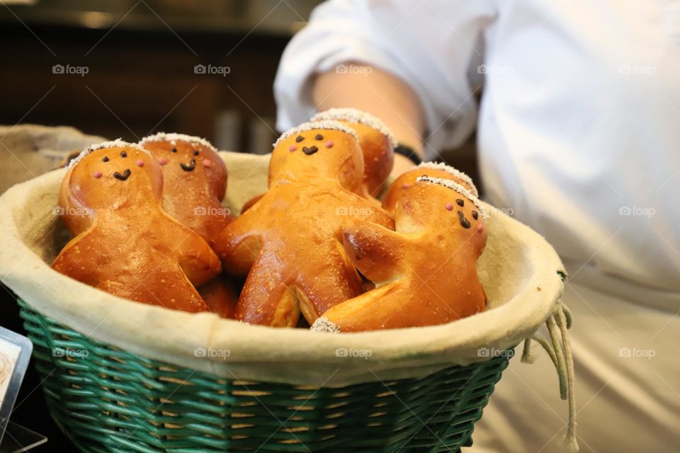 Basket full with freshly baked gingerbread 