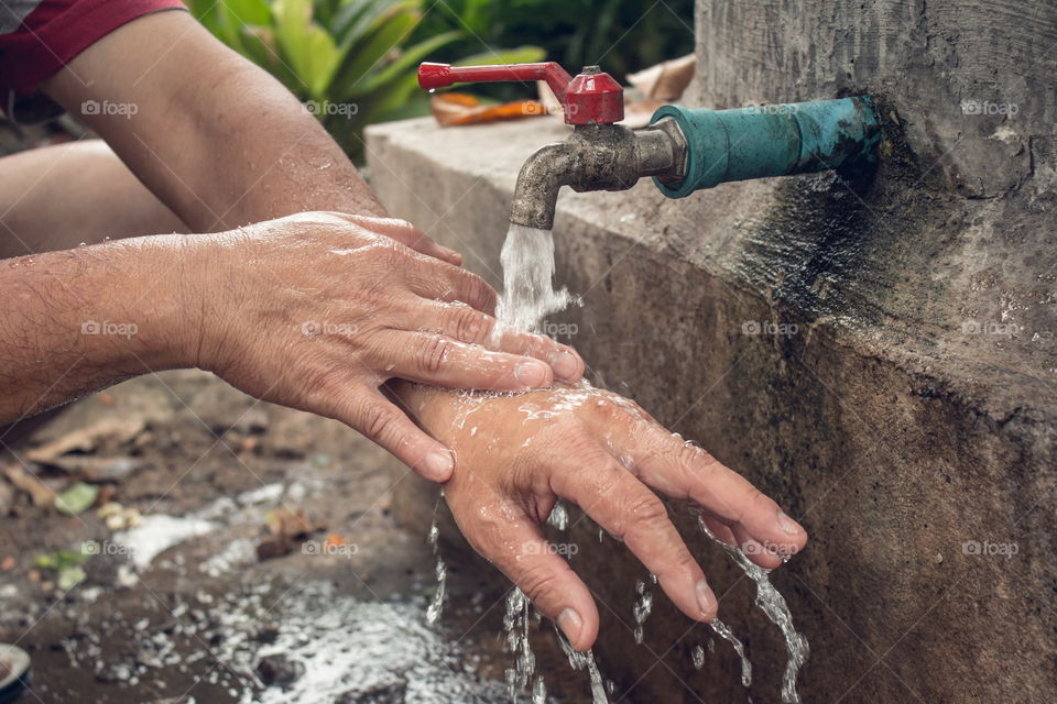 Washing of aging hands