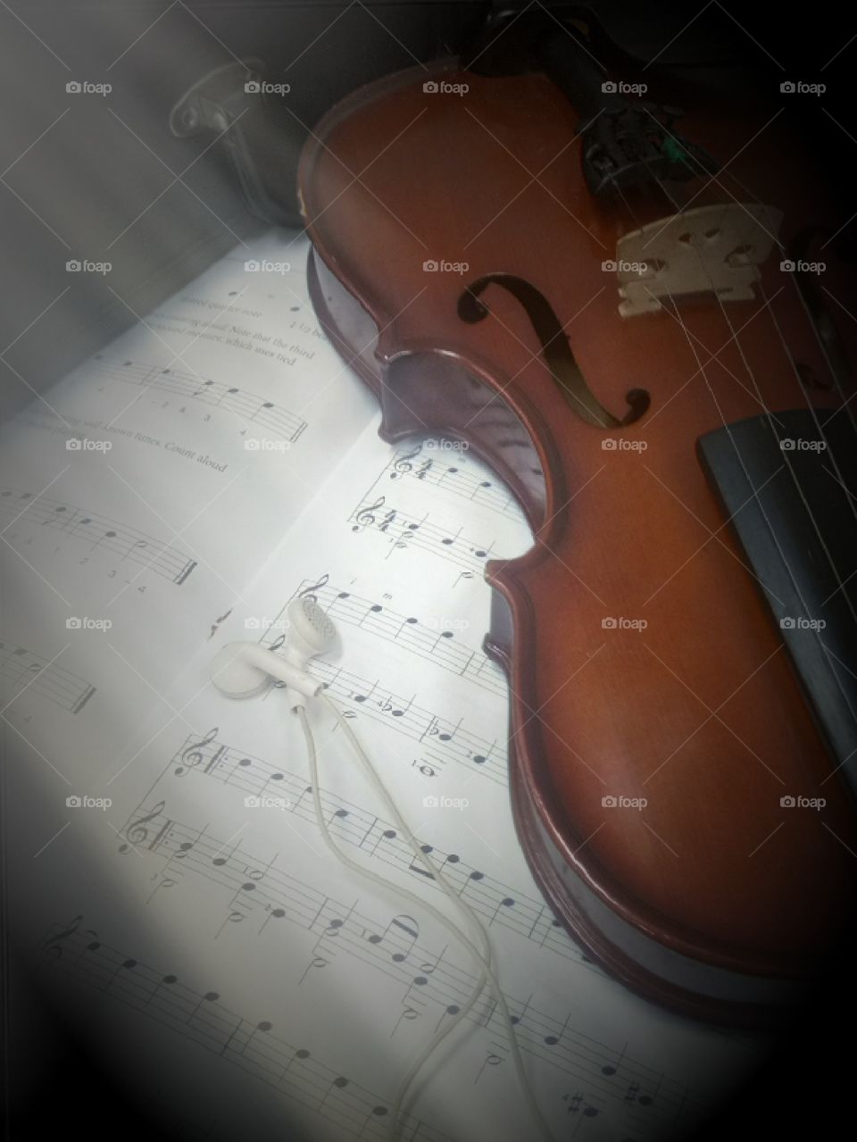 Violin and note