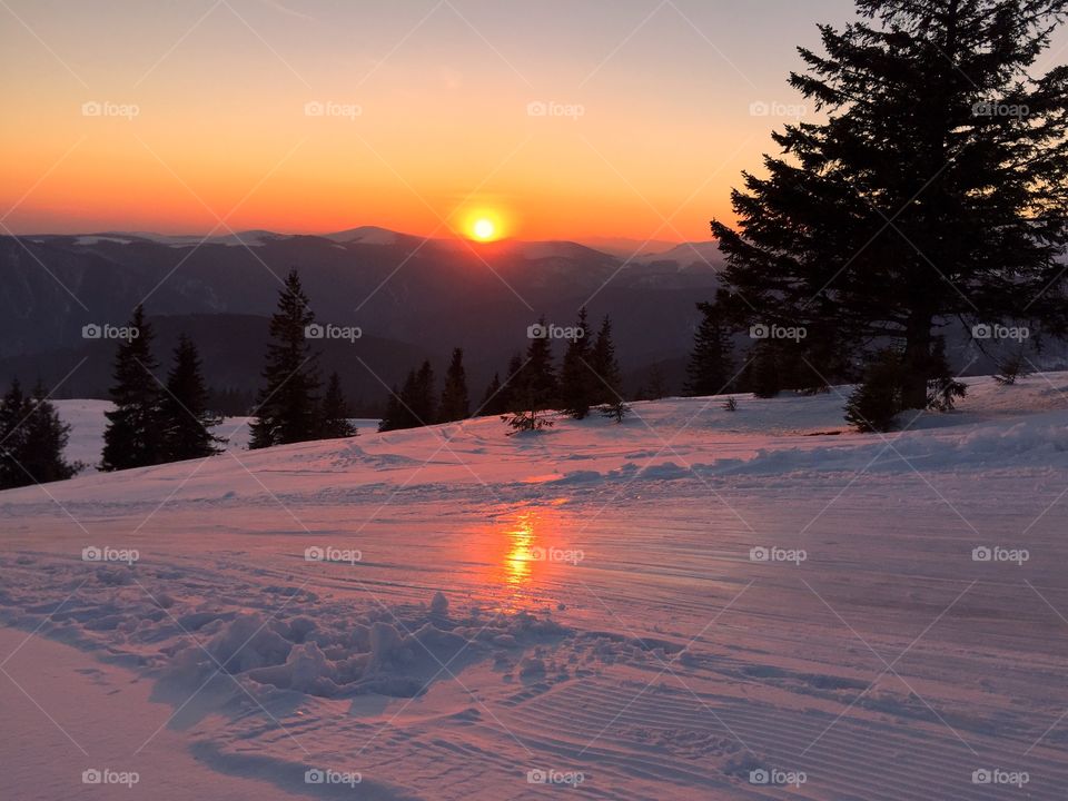 Sunset and snow. Winter in the mountains