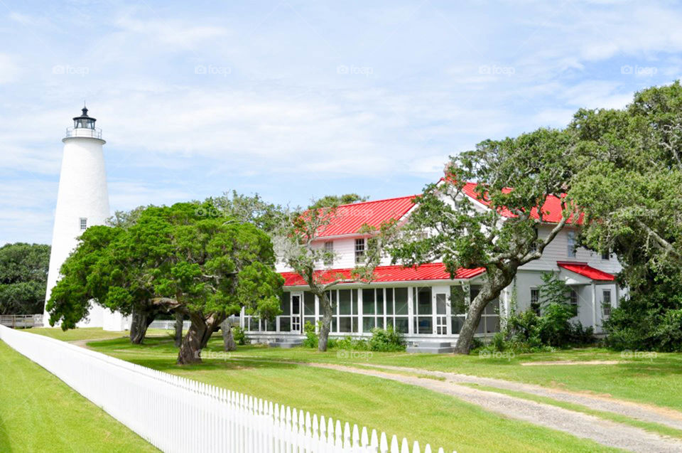 Ocracoke lighthouse. Ocracoke island lighthouse and keeper's quarters